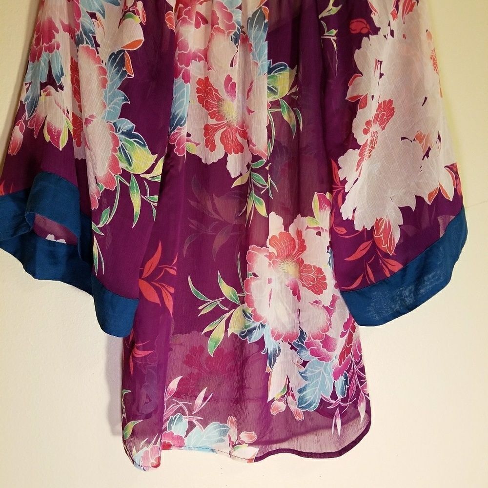 Express polyester flower blouse - Picture 7 of 9